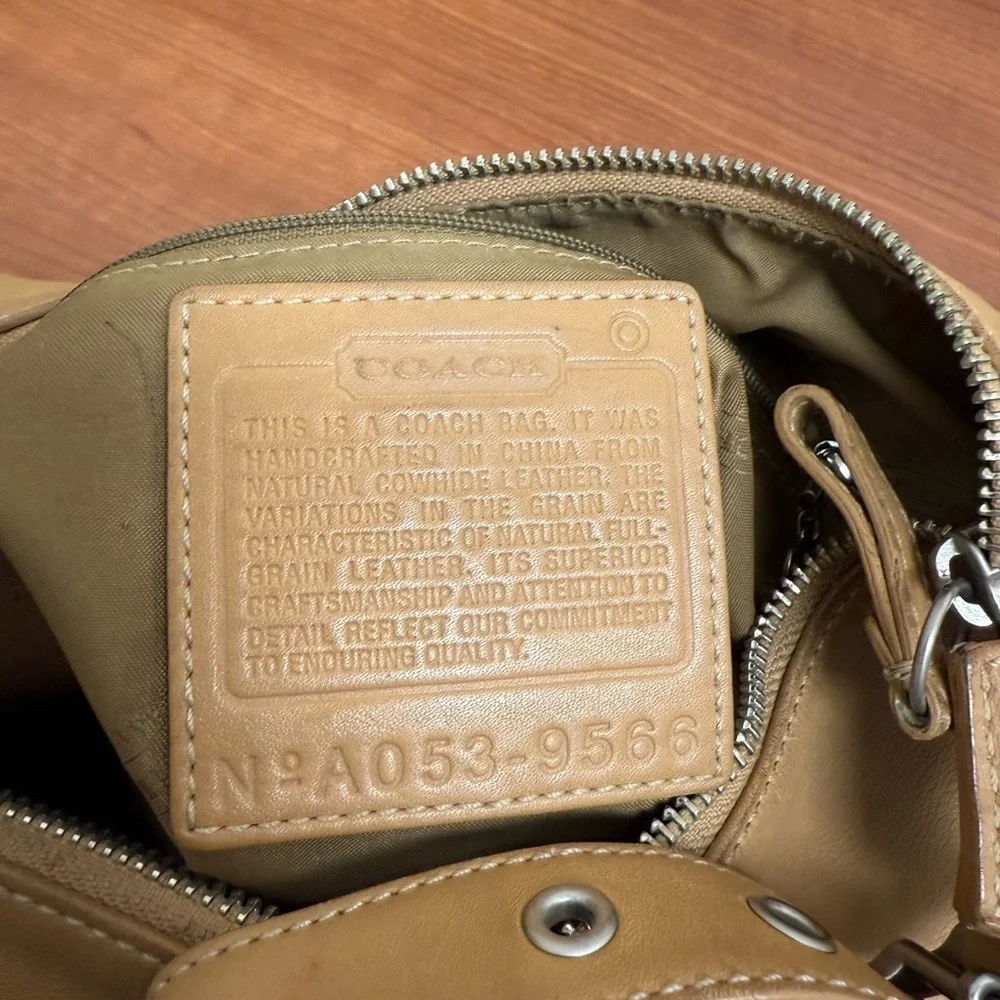 Coach Legacy Hobo Shoulder Bag 9566 Vintage Y2K British Tan Adjustable Strap